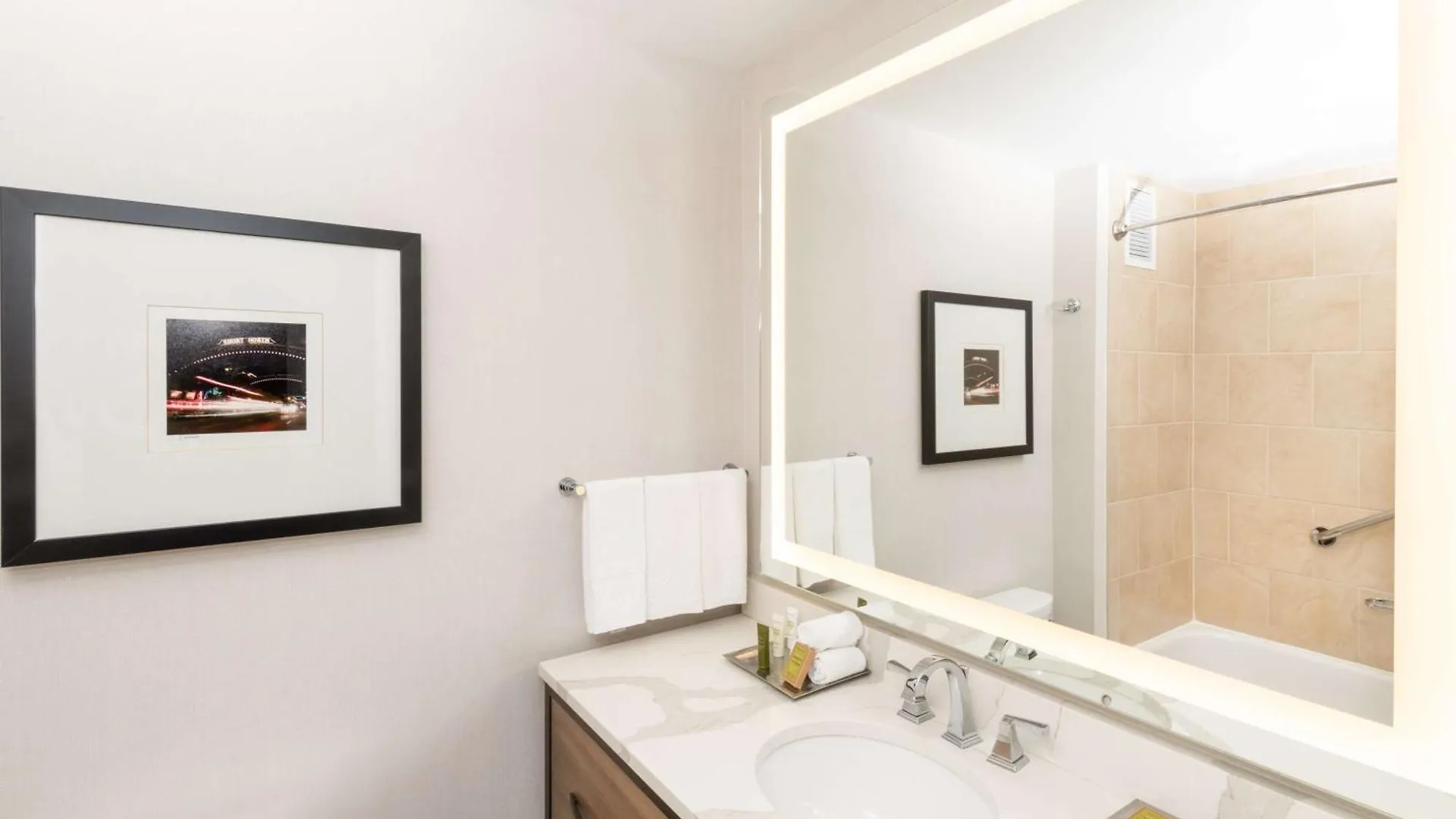 ****  Hilton Columbus/Polaris Hotel United States